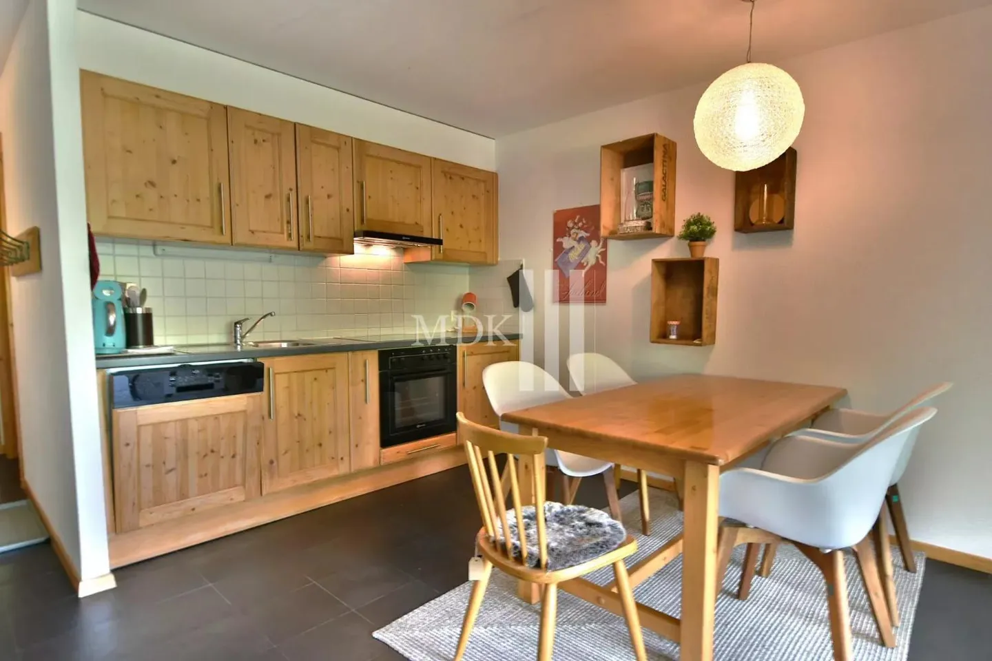 Charming 2.5-Room Apartment - Photo 3 of 8