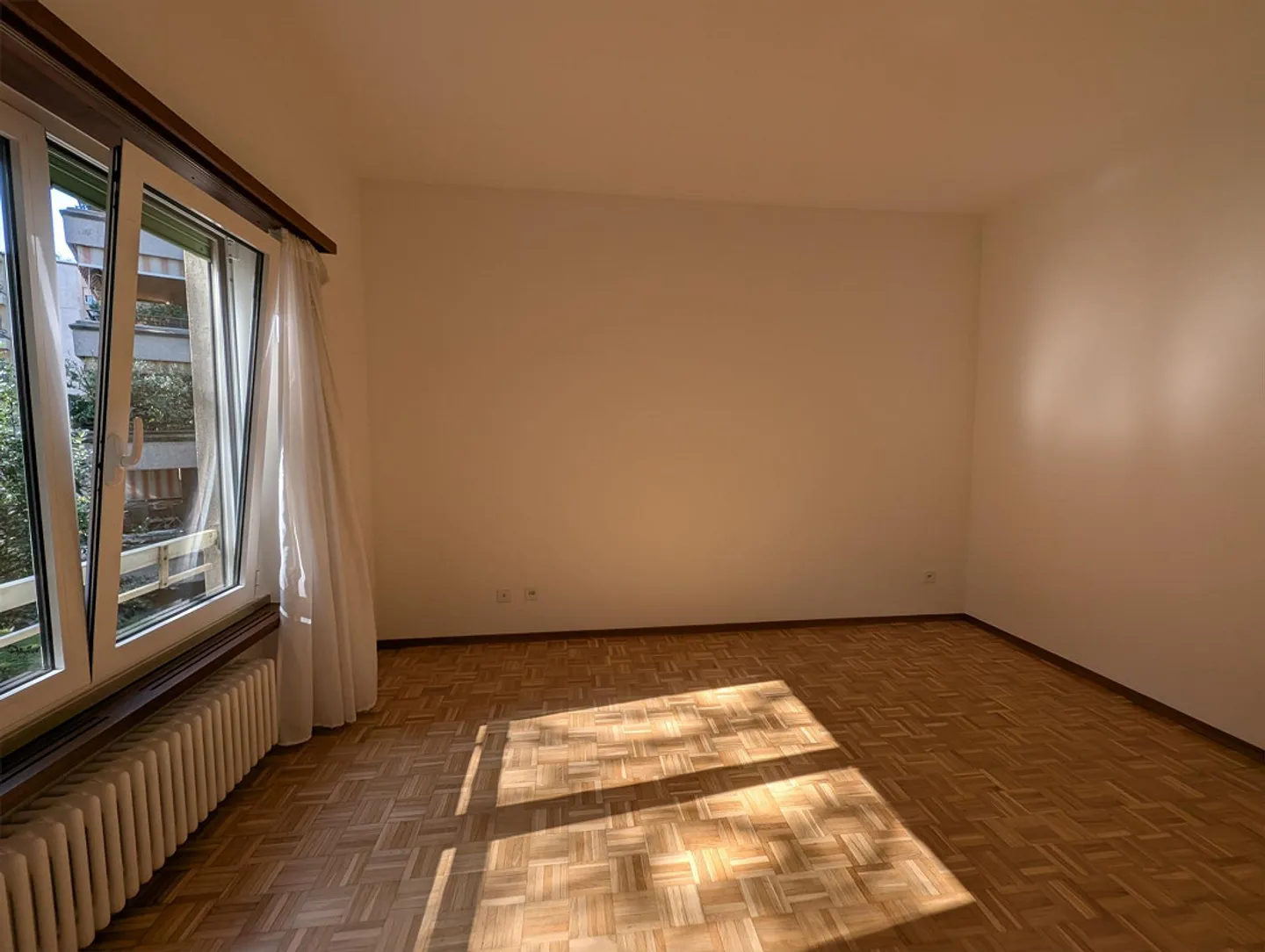 Appartement 2.5 pièces accueillant avec balcon - Photo 4 sur 11
