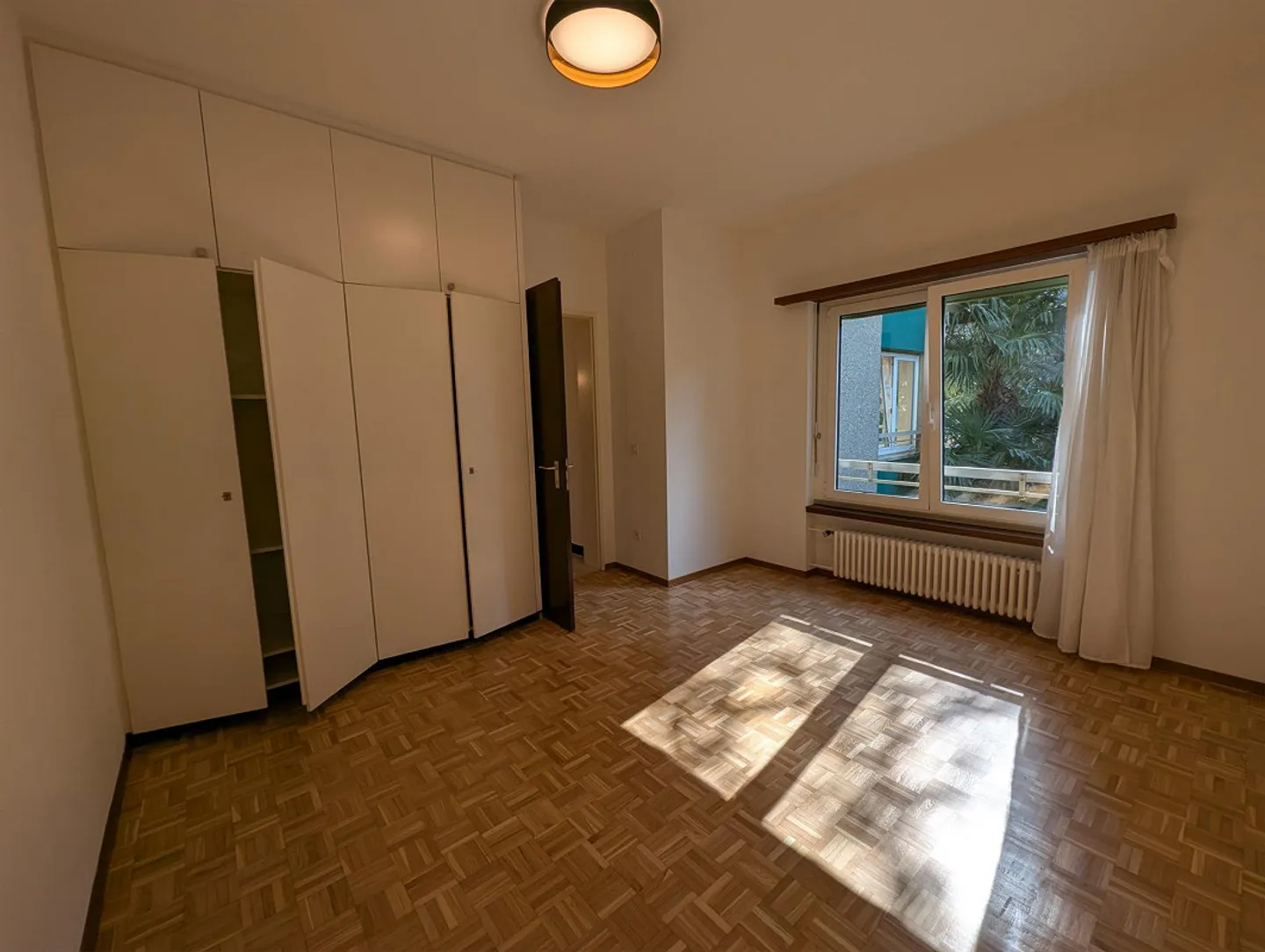 Appartement 2.5 pièces accueillant avec balcon - Photo 5 sur 11