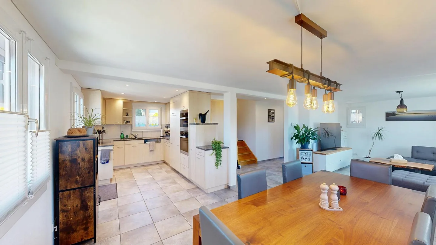 Affascinante casa unifamiliare di 5,5 stanze in una posizione residenziale centrale - Foto 7 di 19