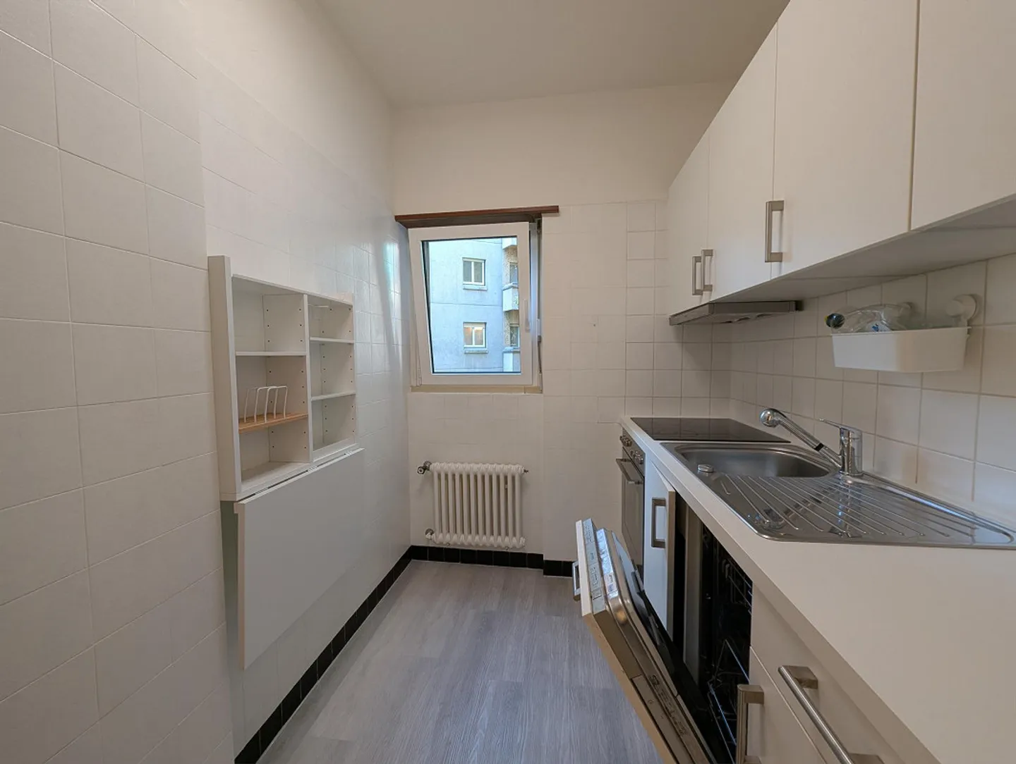 Appartement 2.5 pièces accueillant avec balcon - Photo 3 sur 11