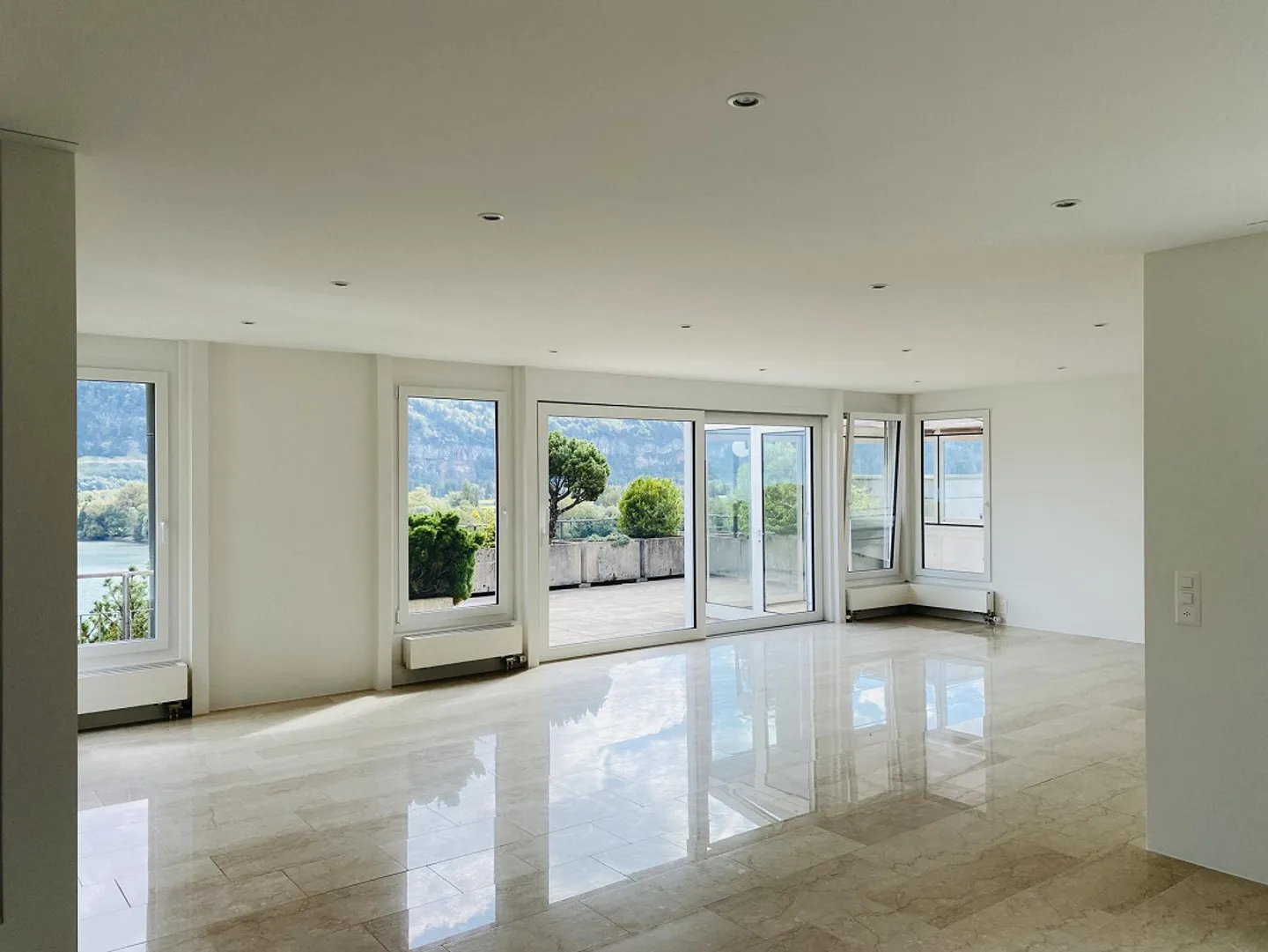 Appartamento con terrazza 3 1/2 stanze con vista unica - Foto 1 di 15