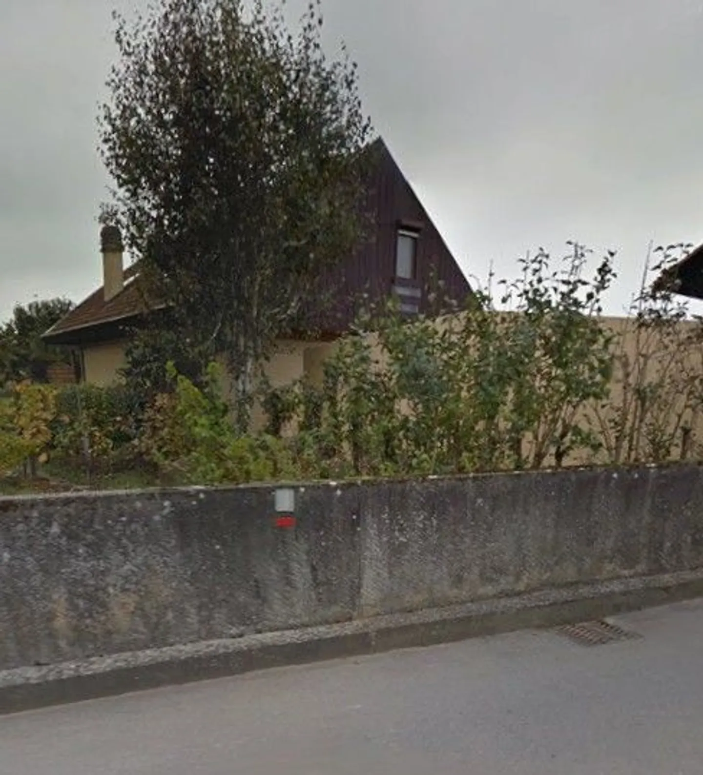 Villa mit Doppelgarage - Foto 2 von 13