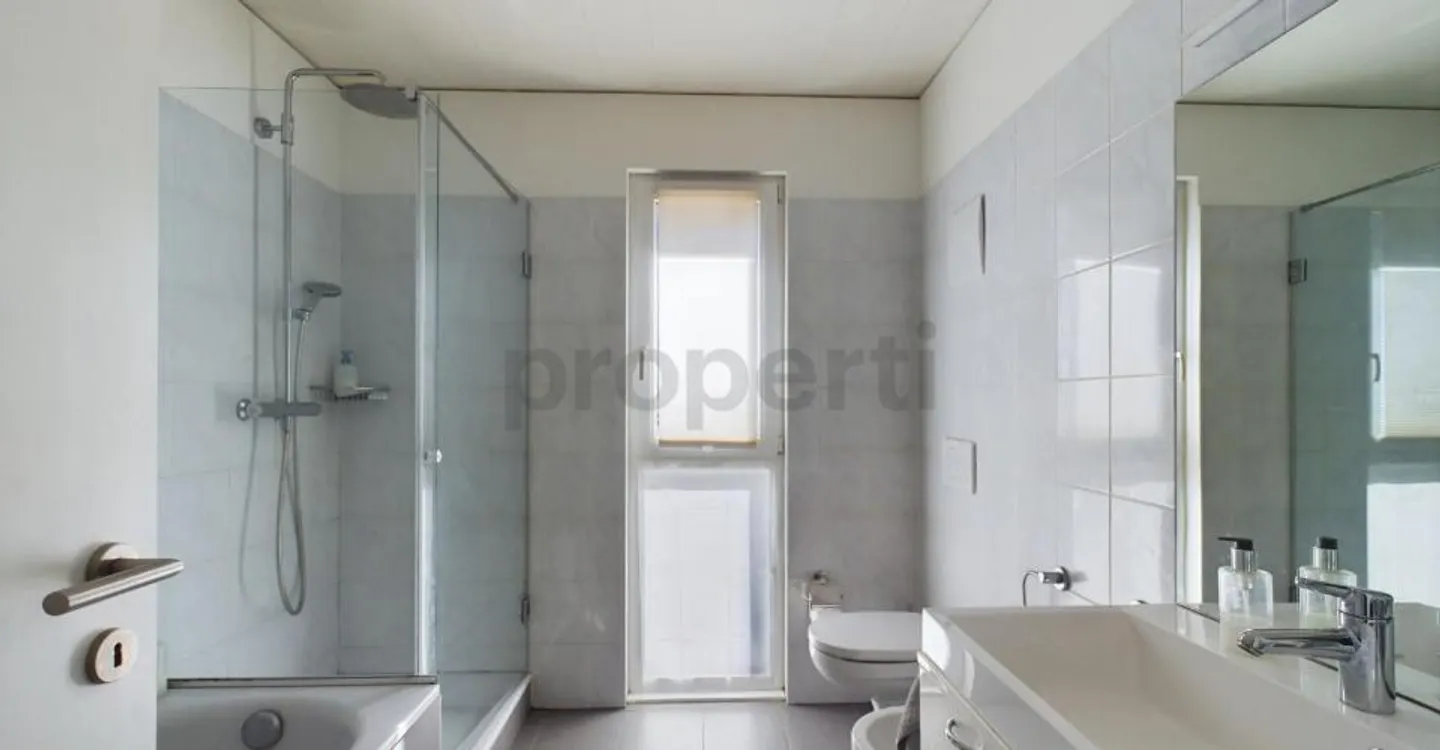 Modern and bright 3.5-room apartment in Biasca - Photo 9 of 13