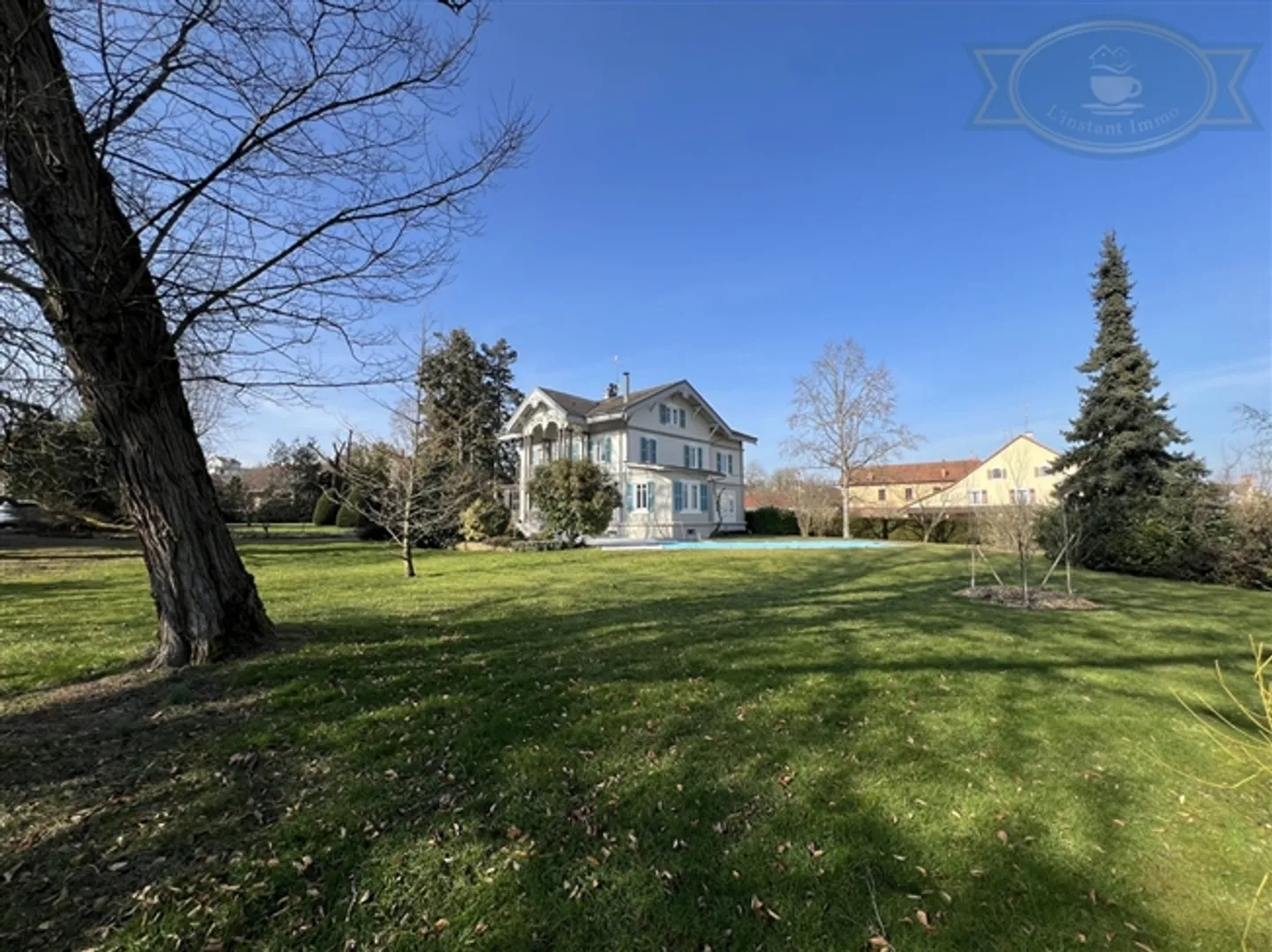 Magnificent Manor House with Character and Large Garden - Photo 17 of 18