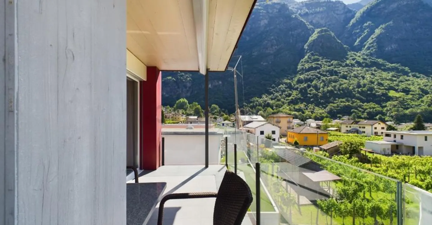 Modern and bright 3.5-room apartment in Biasca - Photo 10 of 13
