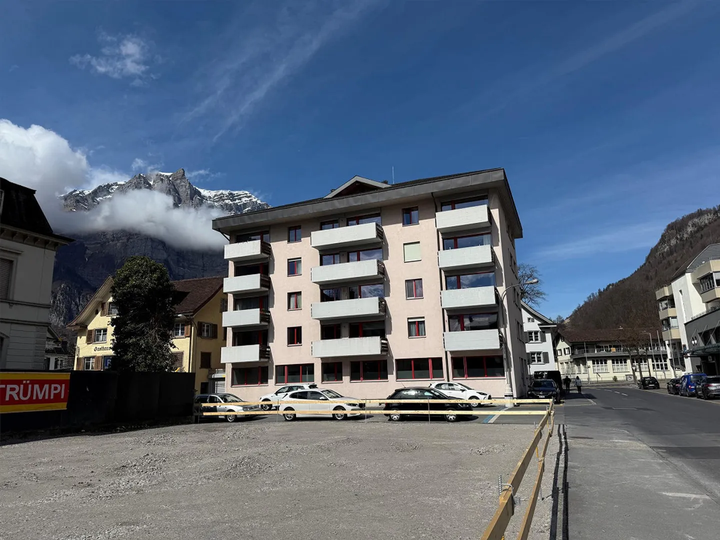 Appartamento 3.5 stanze nel centro di Glarus - Foto 1 di 16