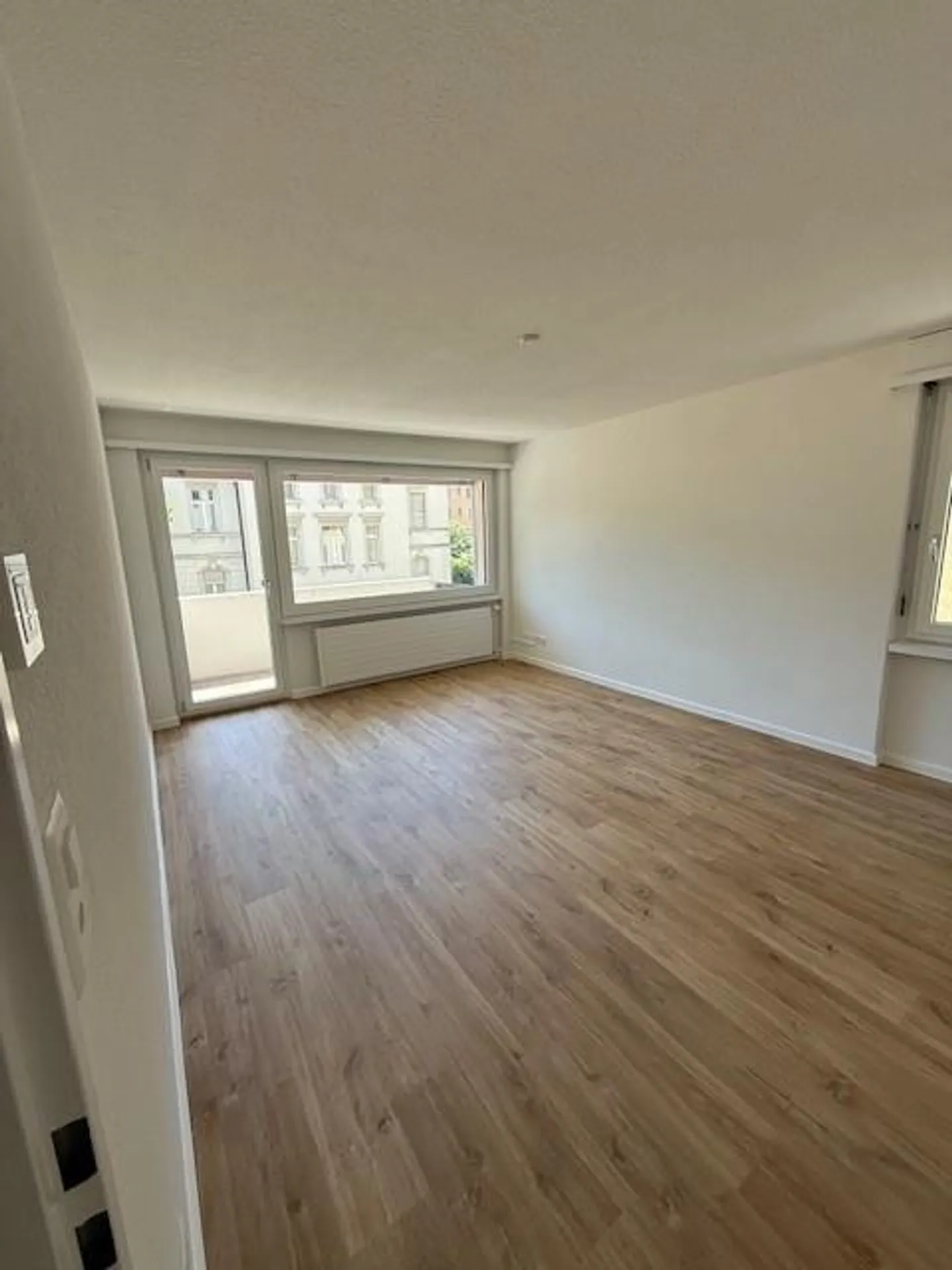 Appartamento 3.5 stanze nel centro di Glarus - Foto 2 di 16