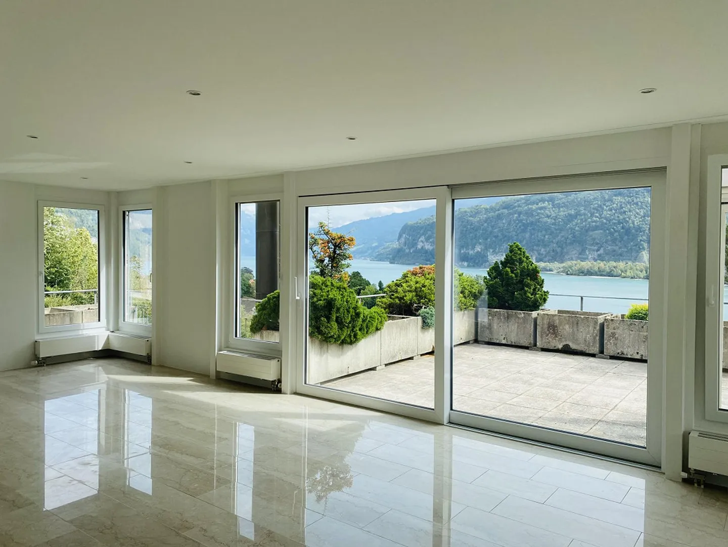Appartamento con terrazza 3 1/2 stanze con vista unica - Foto 2 di 15
