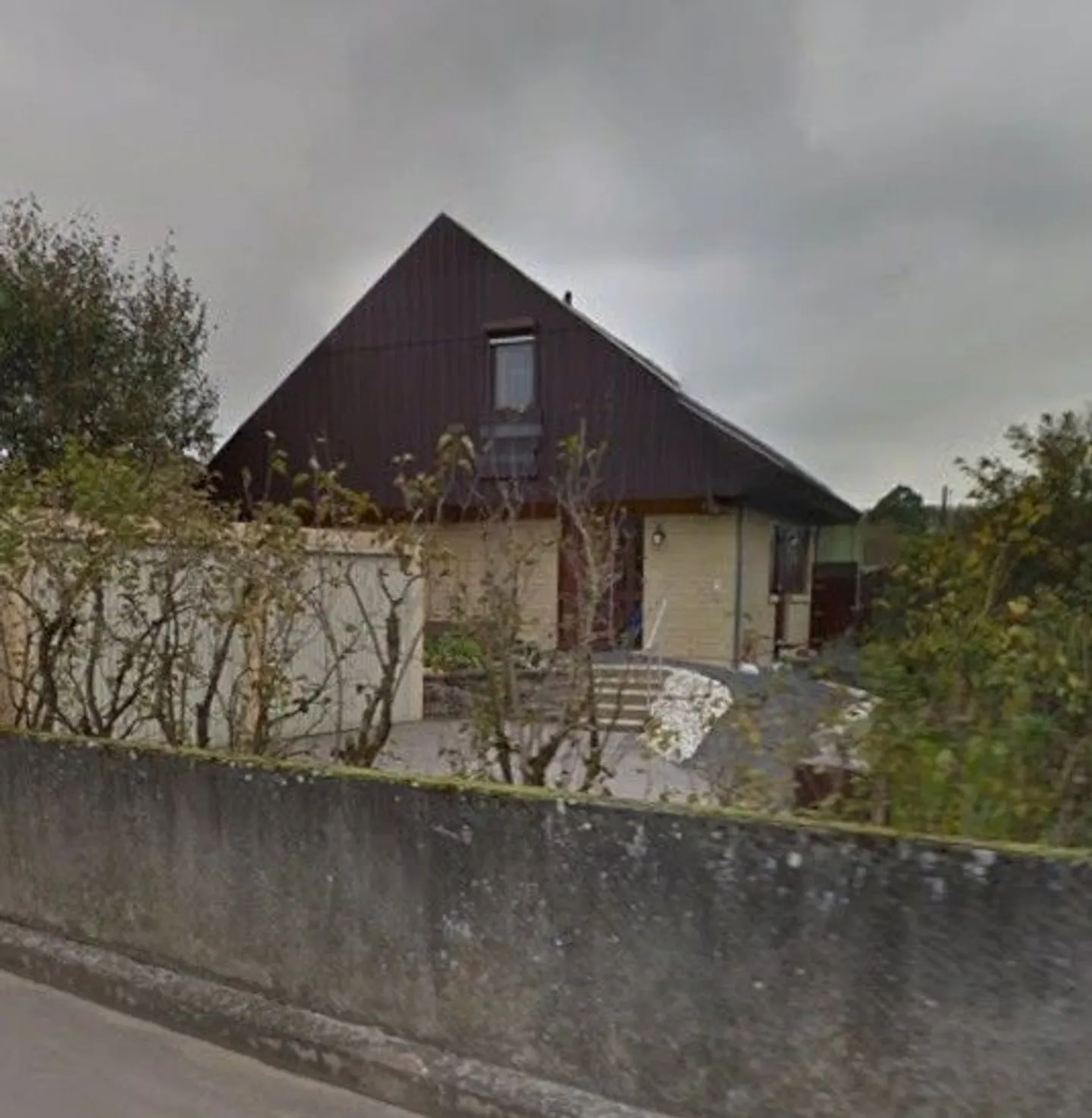 Villa mit Doppelgarage - Foto 1 von 13