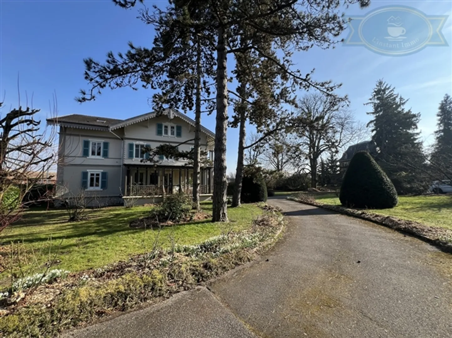 Magnificent Manor House with Character and Large Garden - Photo 18 of 18