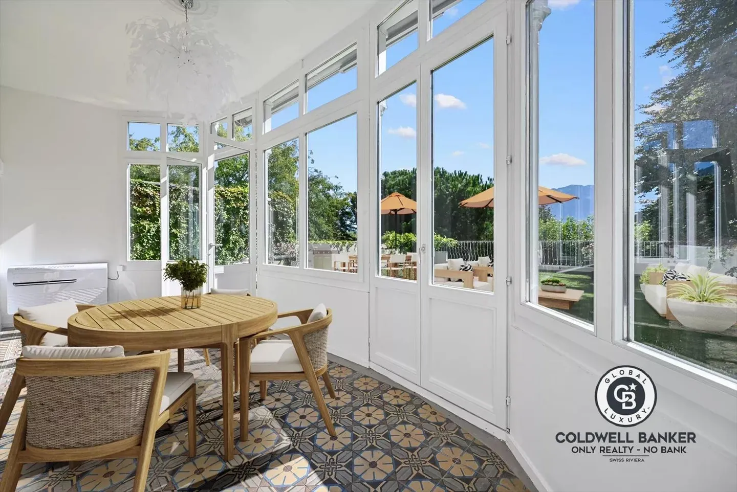 VEVEY - AUSSERGEWÖHNLICHE LAGE, 4.5 ZIMMER AM SEE - Foto 2 von 9