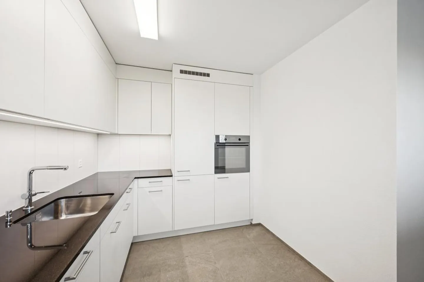 Freshly renovated apartment with large balcony in a quiet location - Photo 2 of 11