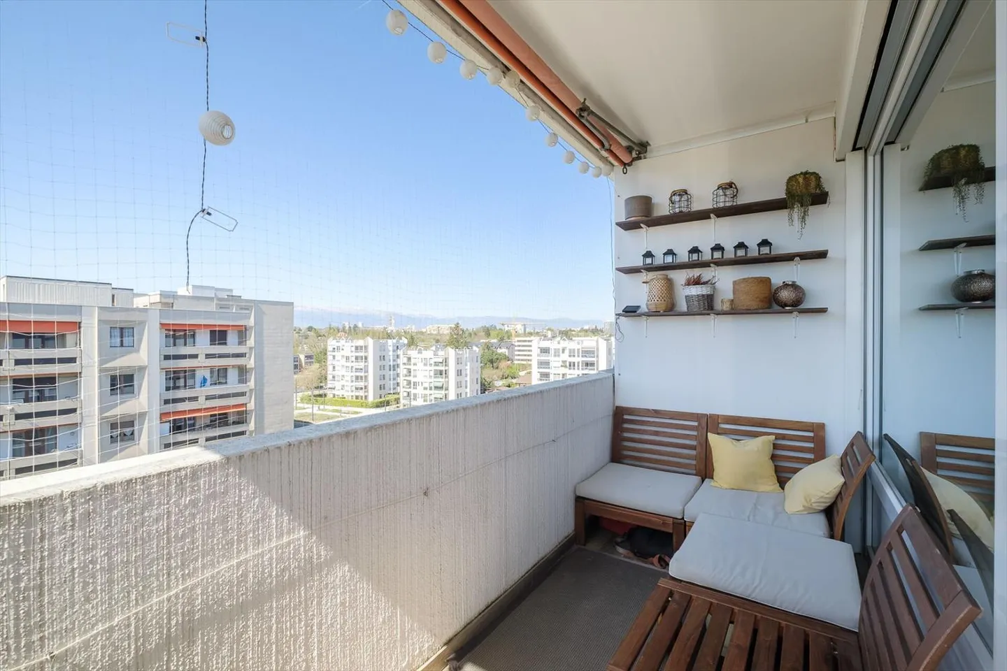 Spacious and Bright 6 Rooms with 2 Balconies - Photo 1 of 9