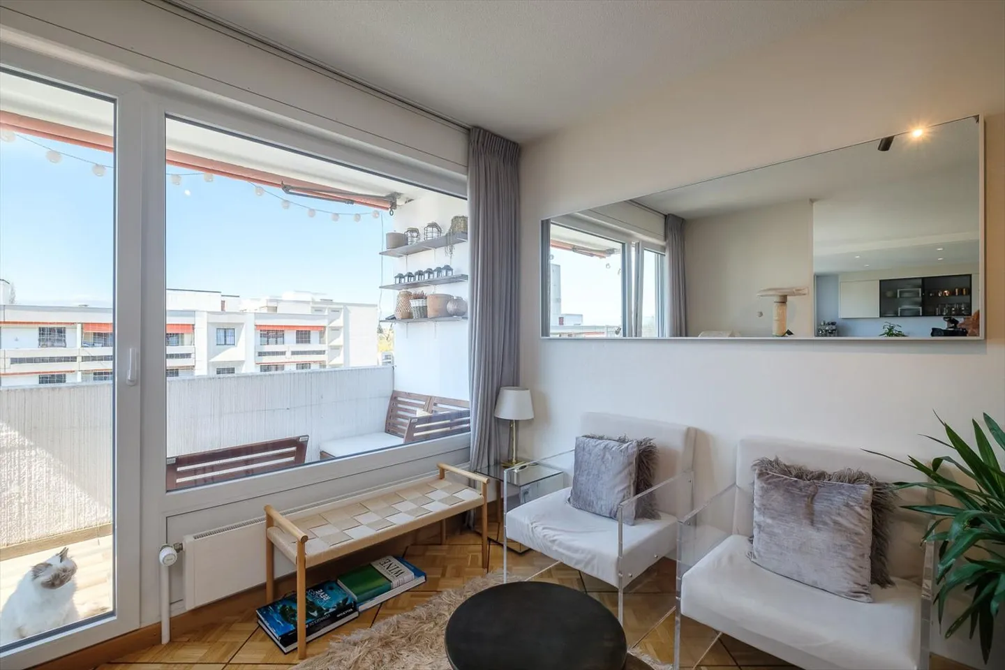 Spacious and Bright 6 Rooms with 2 Balconies - Photo 4 of 9