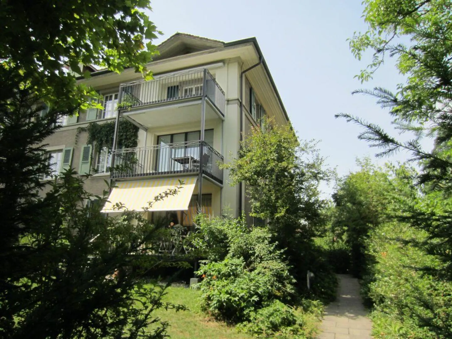 Grosszügige 4,5-Zimmer Erdgeschosswohnung im Kirchenfeld-Schosshald... - Foto 1 von 9