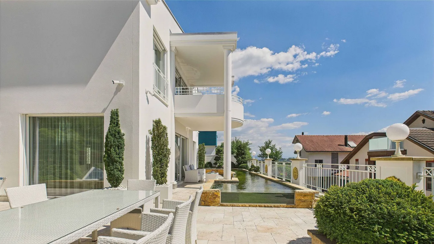 Classic Elegance with a View - a Property of Exceptional Quality in Geroldswil - Photo 1 of 7