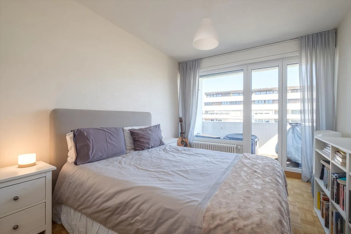 Spacious and Bright 6 Rooms with 2 Balconies - Photo 8 of 9