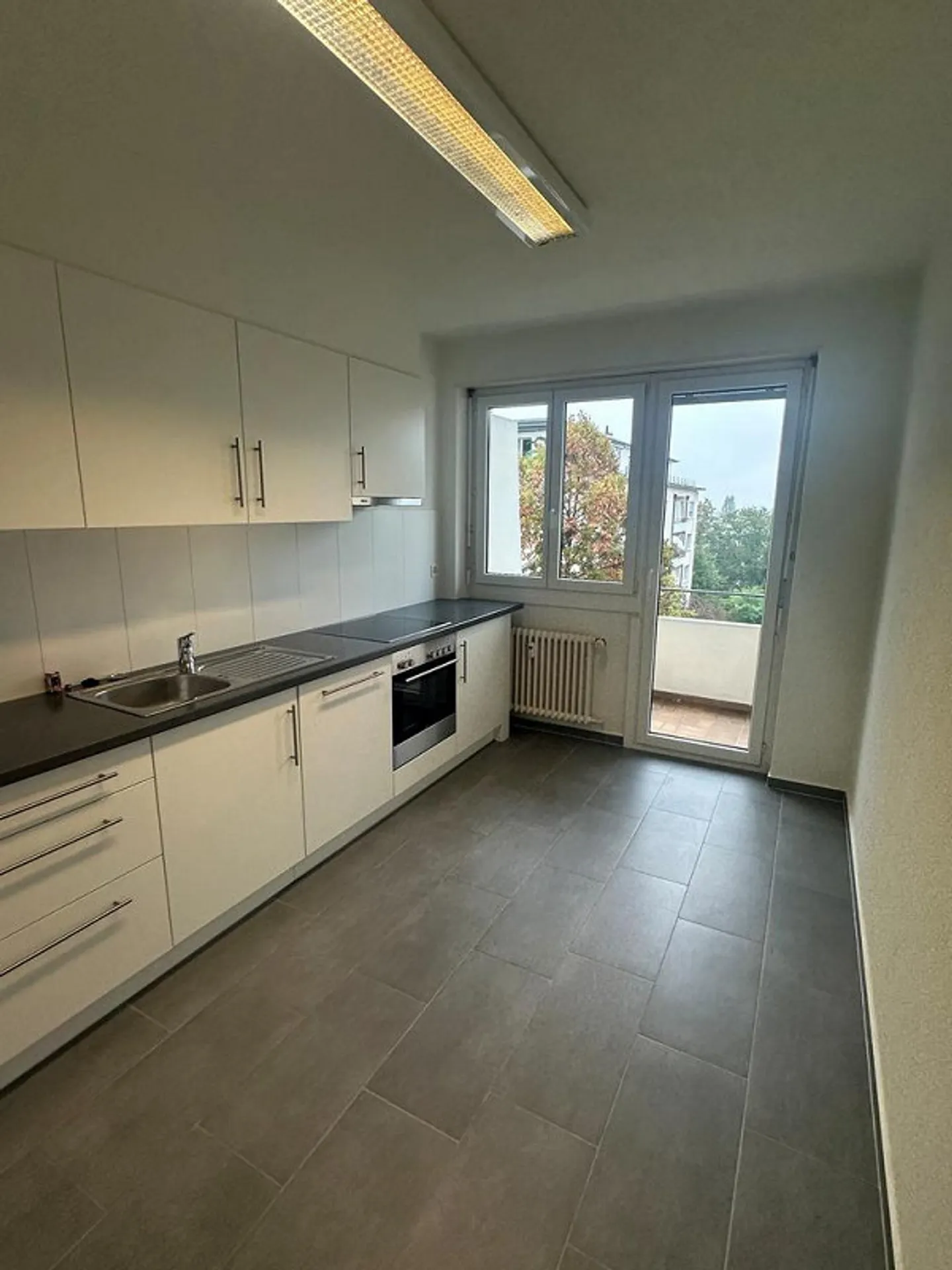 Modern old building apartment seeks new tenant - Photo 6 of 10