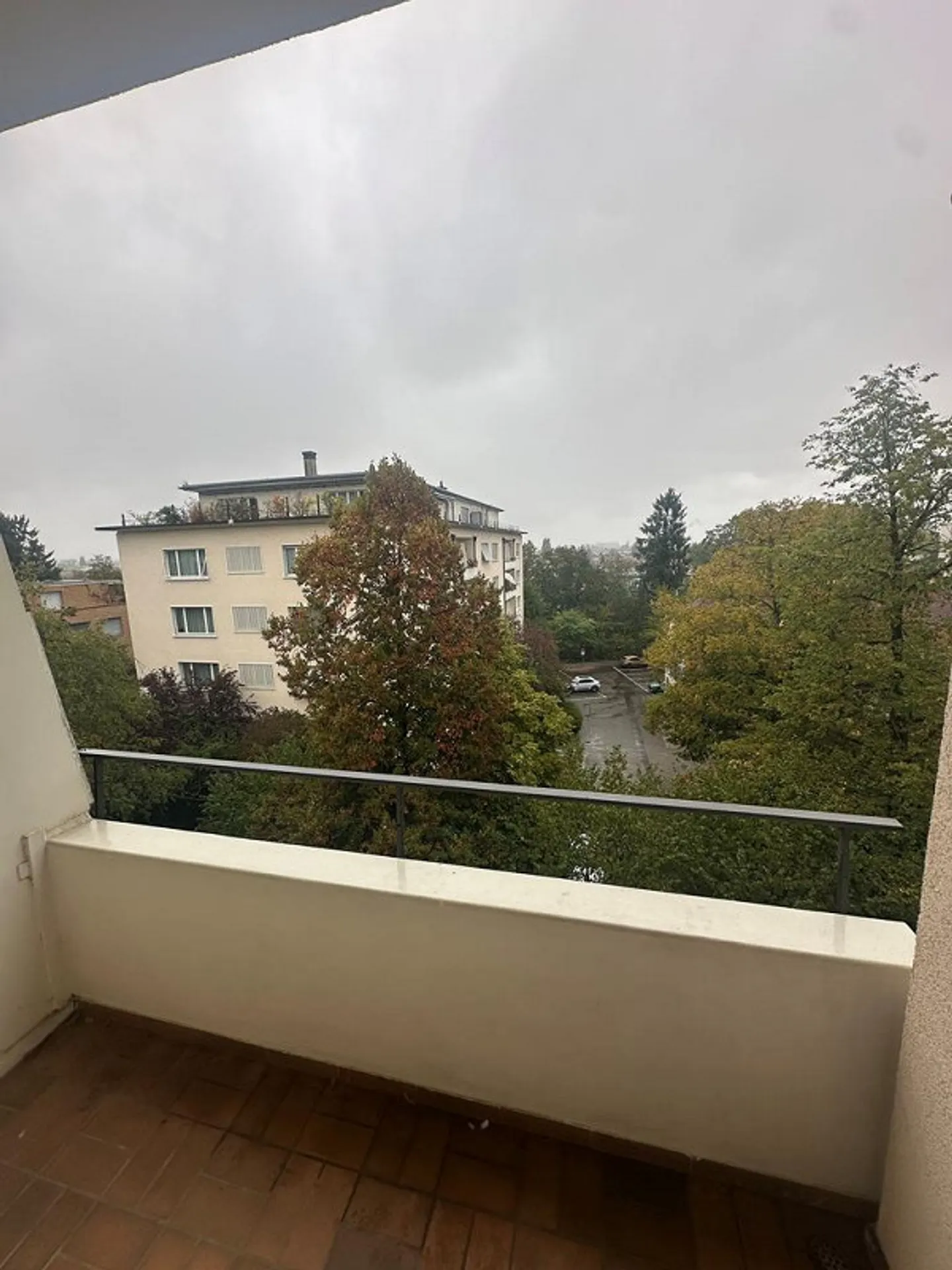 Modern old building apartment seeks new tenant - Photo 9 of 10