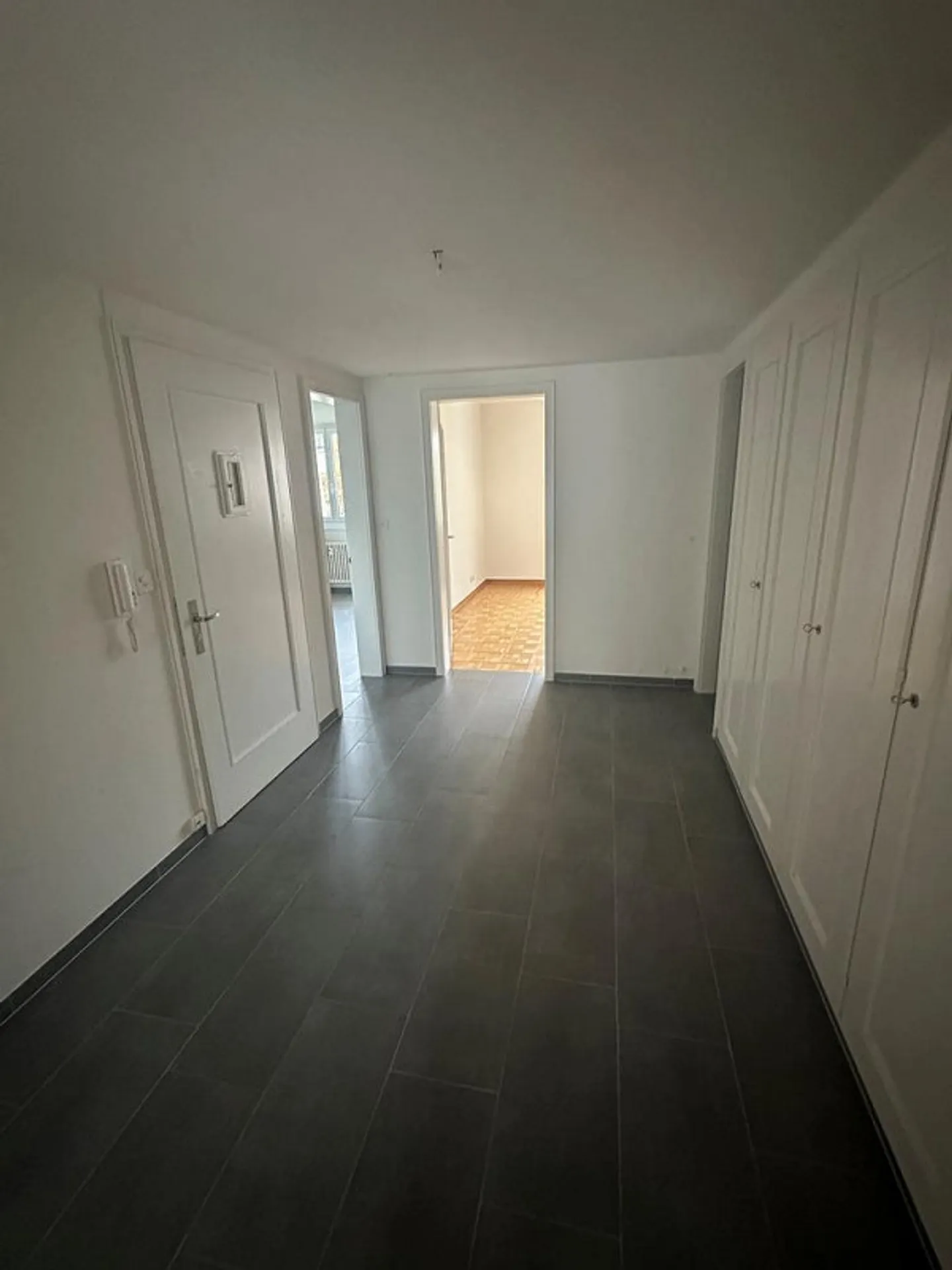 Modern old building apartment seeks new tenant - Photo 5 of 10