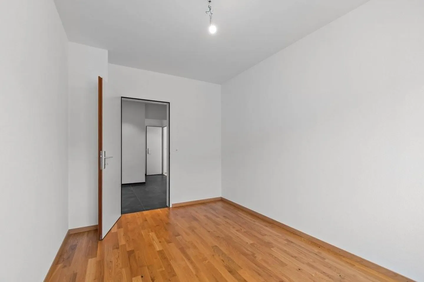 Freshly renovated family apartment - move in & feel good - Photo 3 of 8