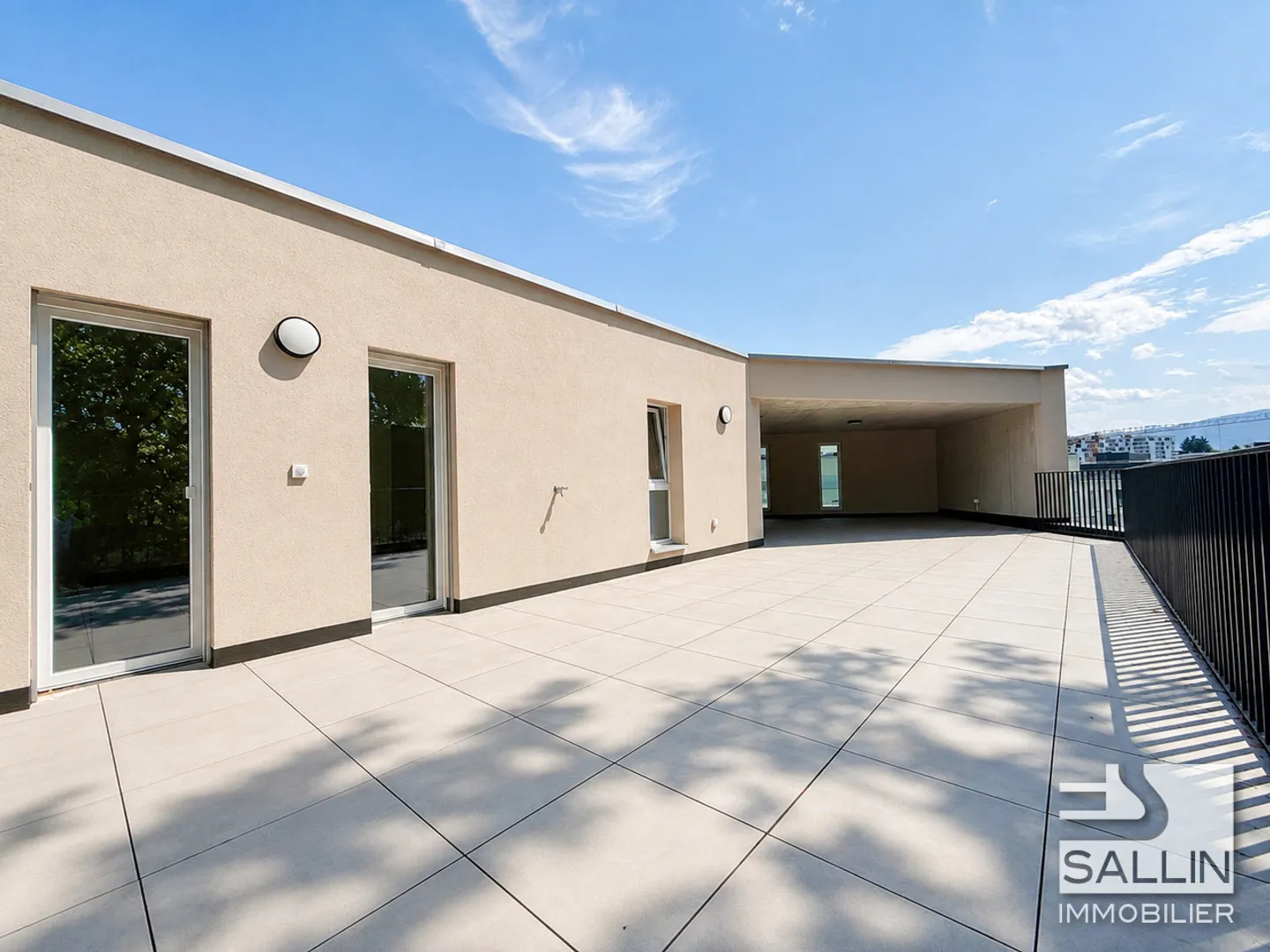 4-room penthouse with very large terraces - Photo 2 of 13
