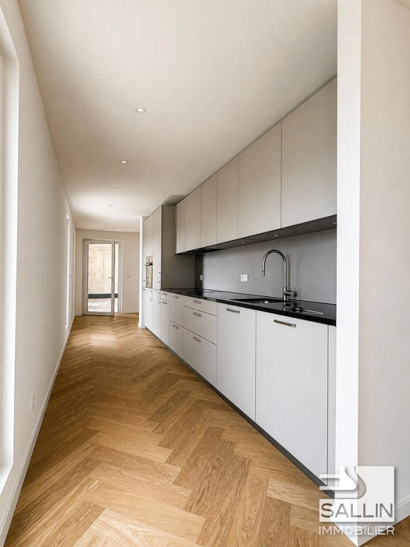 4-room penthouse with very large terraces - Photo 8 of 13