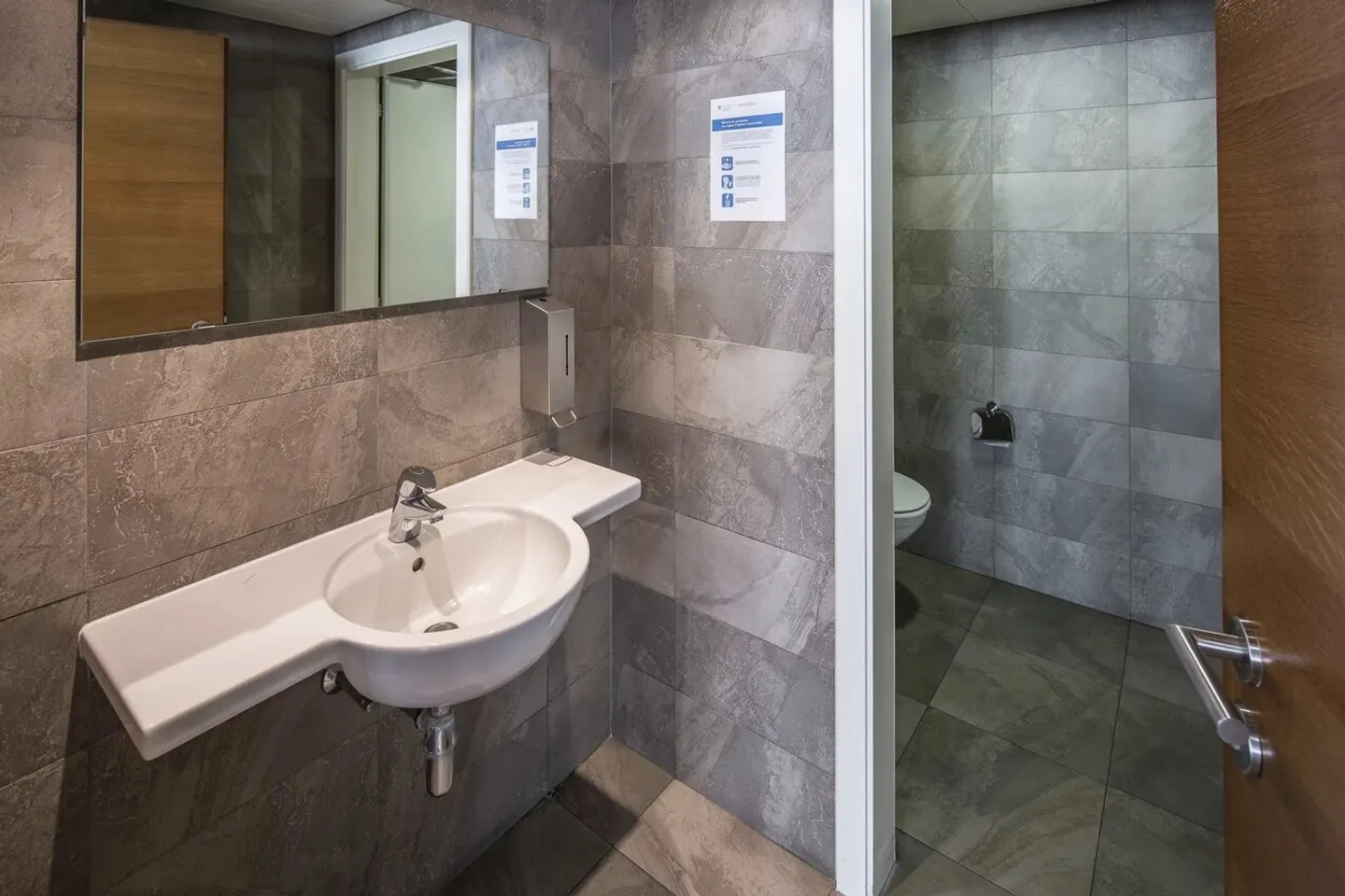 Büros Rue du Rhône - Foto 8 von 9