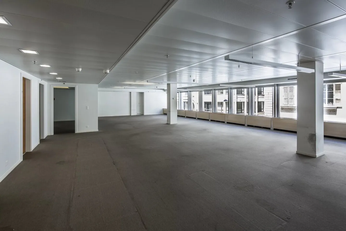 Büros Rue du Rhône - Foto 1 von 9