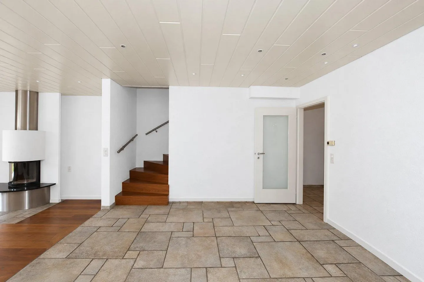 Characterful Single-Family Home on Spacious Plot – A Paradise for Nature Lovers - Photo 8 of 13