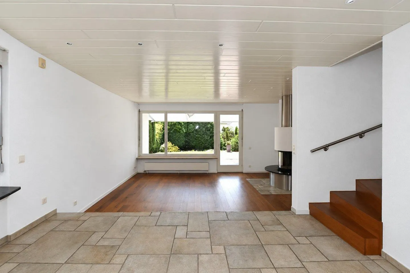 Characterful Single-Family Home on Spacious Plot – A Paradise for Nature Lovers - Photo 9 of 13