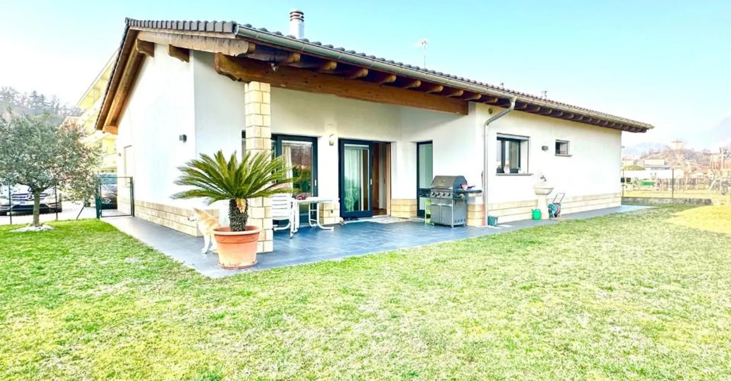 Charming detached house in Stabio, Canton of Ticino - Photo 1 of 8