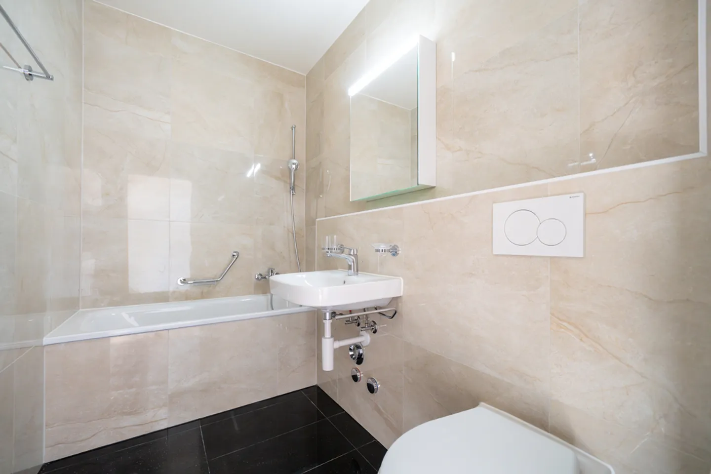 Bellissimo appartamento di 4,5 stanze con vista sul lago - Foto 9 di 11