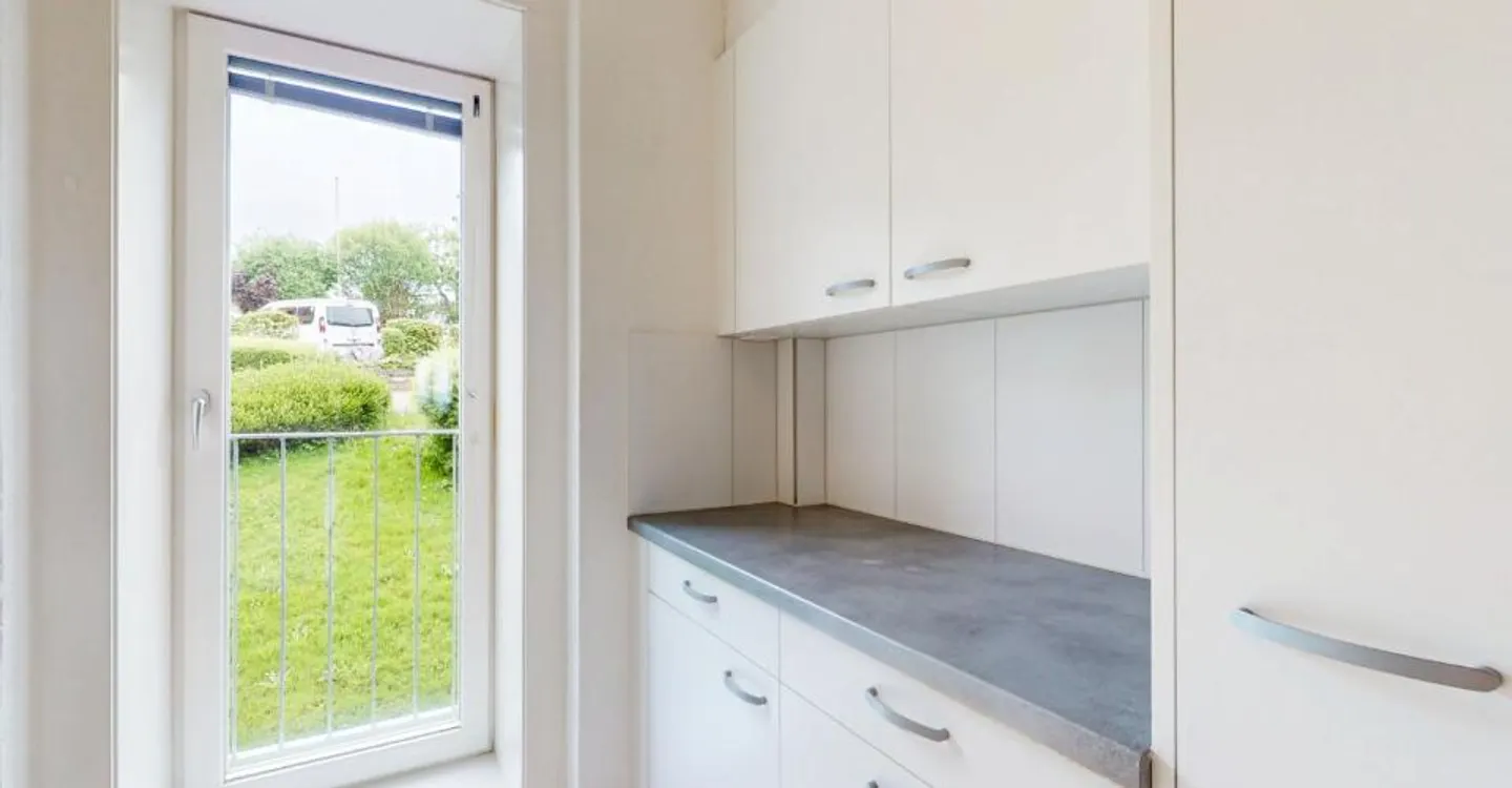 Modern Garden Apartment - Photo 8 of 10