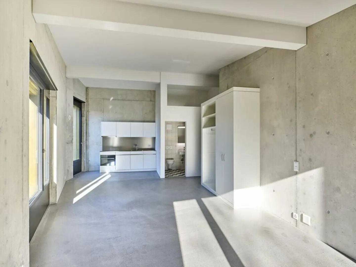 Studio moderne avec patio privé - Photo 2 sur 6