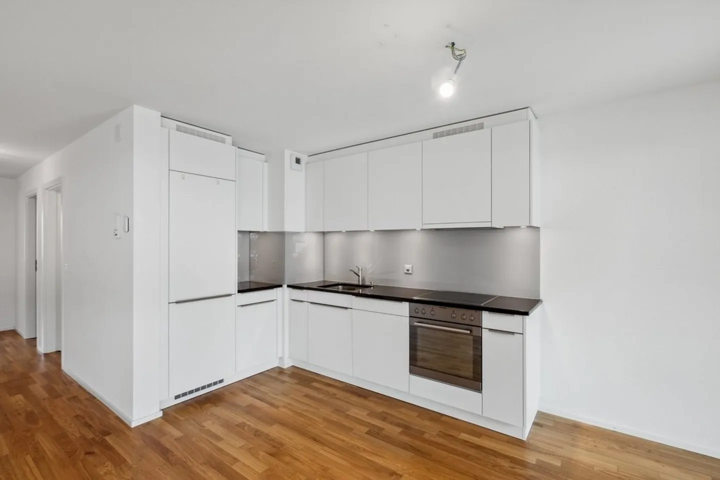 3.5 Room Apartment - Photo 2 of 5