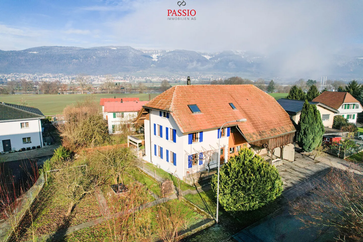 Charmante maison de ferme de 5 pièces avec beaucoup d'espace et d'opportunités - Photo 1 sur 34