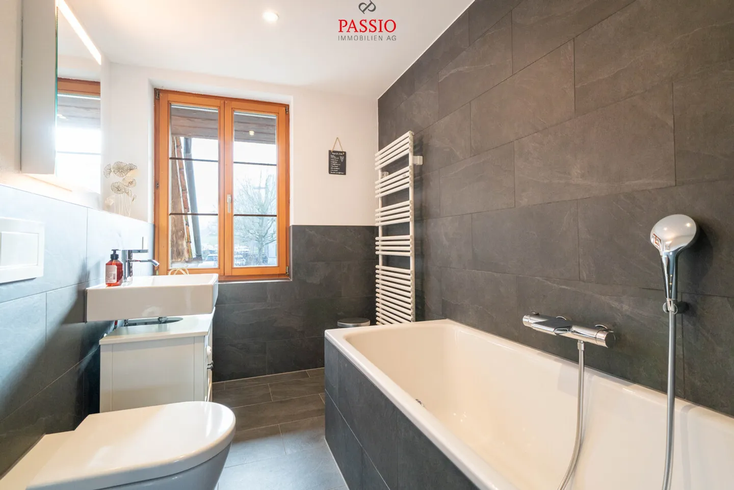 Charmante maison de ferme de 5 pièces avec beaucoup d'espace et d'opportunités - Photo 12 sur 34