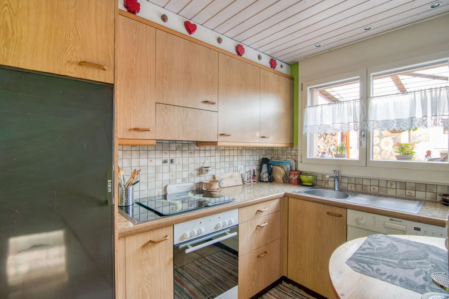 Family-friendly 6-room terraced house with plenty of living space and leisure right at your doorstep - Photo 9 of 33