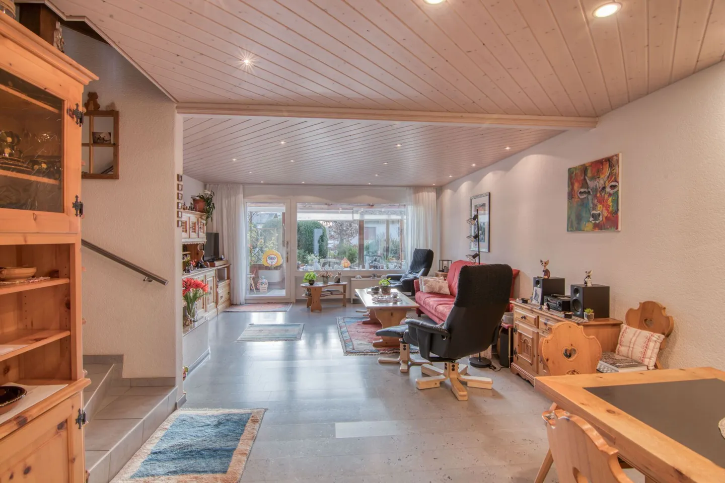 Family-friendly 6-room terraced house with plenty of living space and leisure right at your doorstep - Photo 3 of 33