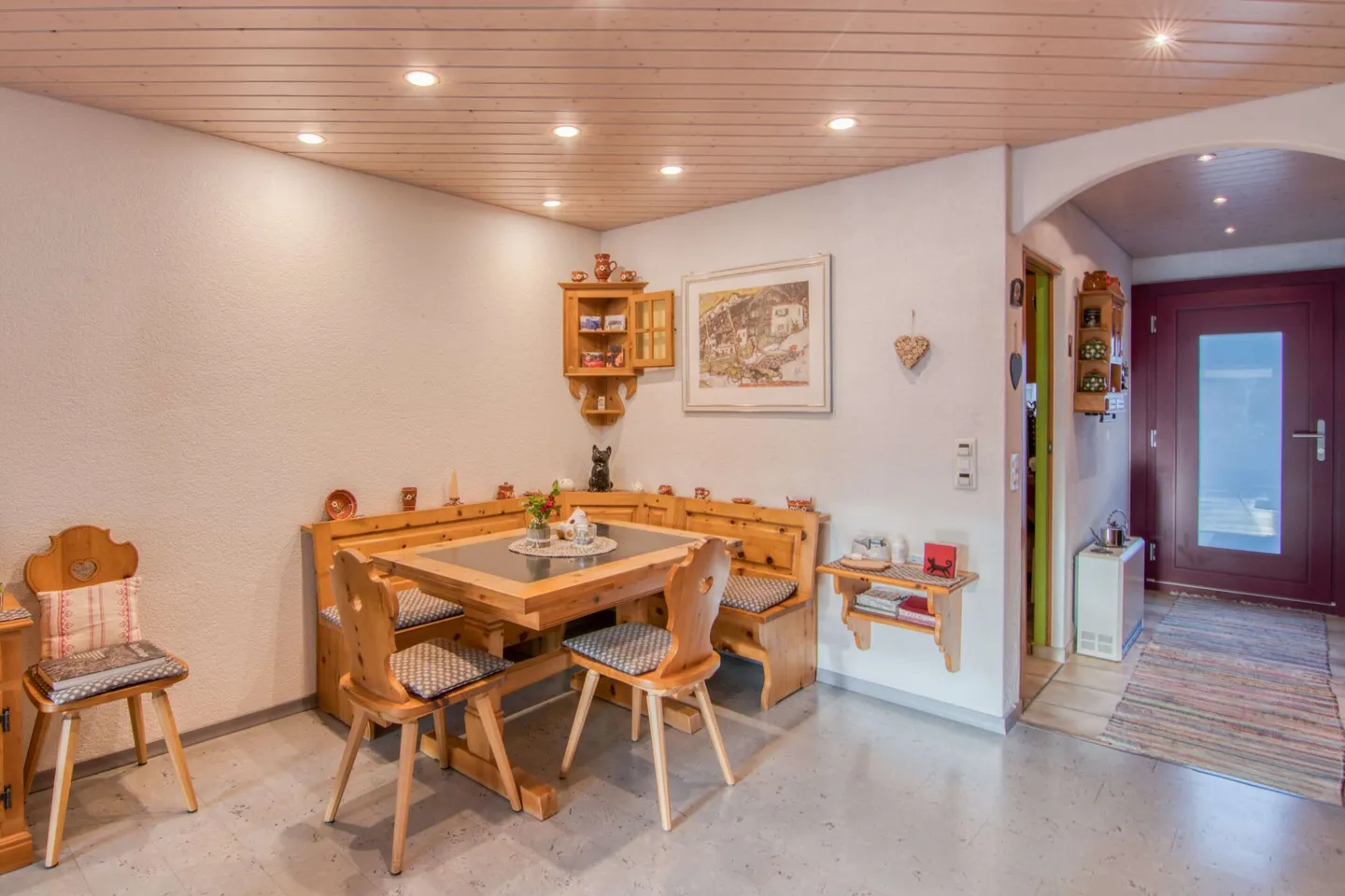 Family-friendly 6-room terraced house with plenty of living space and leisure right at your doorstep - Photo 4 of 33