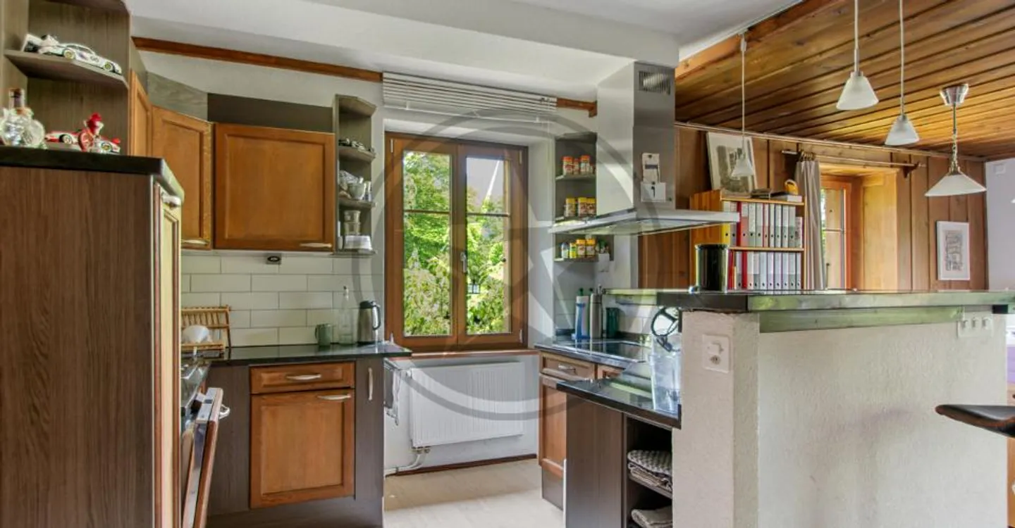 Renoviertes Doppelhaus mit Wohnungen, Scheune und Baugrundstück - Foto 4 von 12