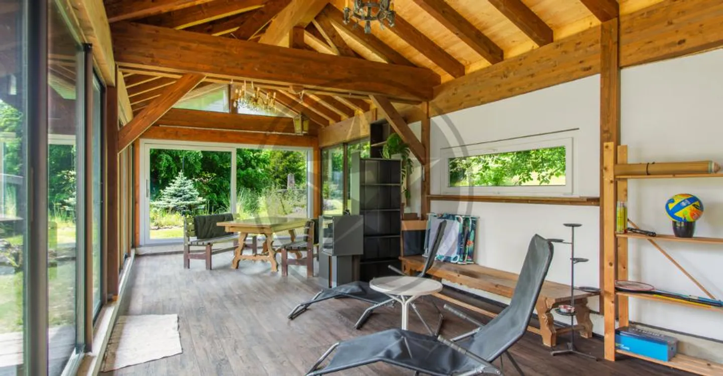 Renoviertes Doppelhaus mit Wohnungen, Scheune und Baugrundstück - Foto 7 von 12
