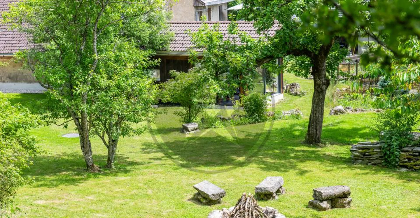Renoviertes Doppelhaus mit Wohnungen, Scheune und Baugrundstück - Foto 11 von 12