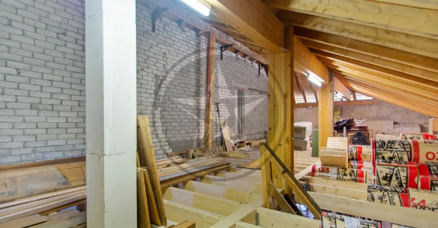 Renoviertes Doppelhaus mit Wohnungen, Scheune und Baugrundstück - Foto 9 von 12