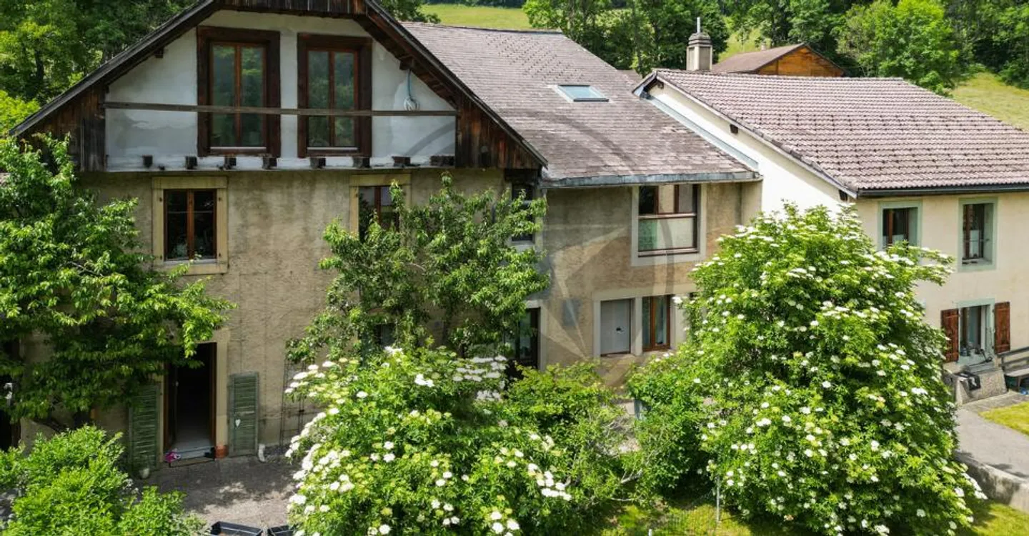 Renoviertes Doppelhaus mit Wohnungen, Scheune und Baugrundstück - Foto 10 von 12