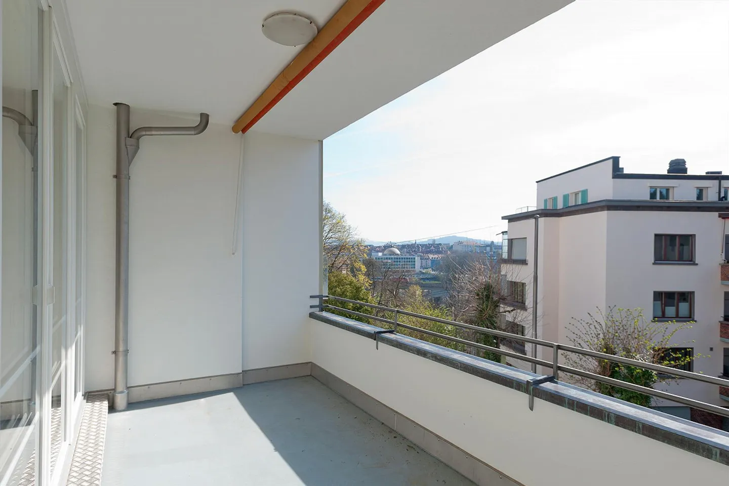 Vivere in stile Bauhaus – luminoso, tranquillo e con vista - Foto 3 di 14