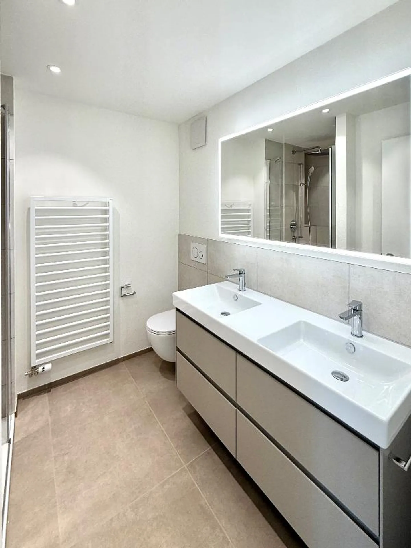 Maison de famille en rangée de 5,5 pièces - Photo 2 sur 5