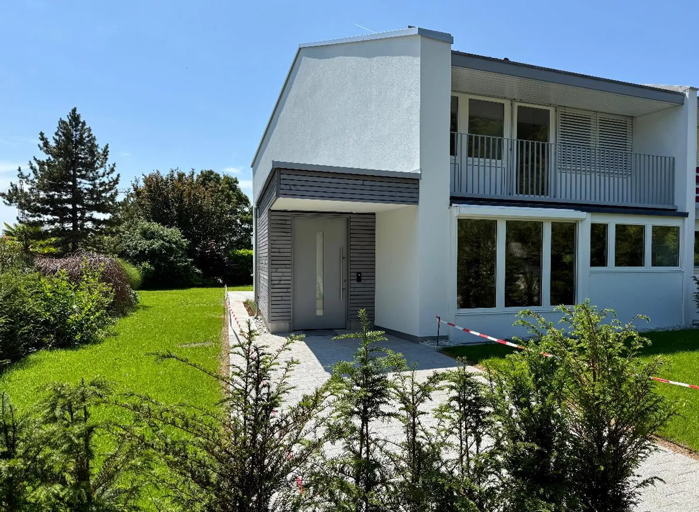 Maison de famille en rangée de 5,5 pièces - Photo 3 sur 5